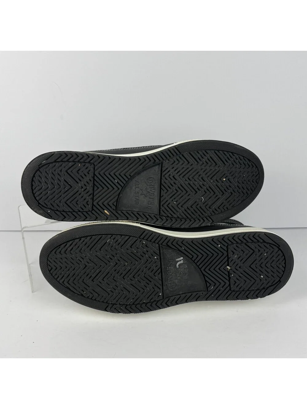 Converse Chuck Taylor Mens 9.5 Black Leather AS 3M Thinsulate Waterproof Shoes